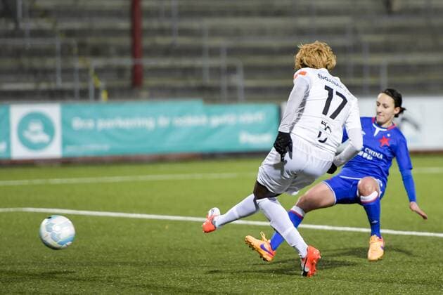 161116 Rosengards Gaelle Enganamouit gör 3-0 under fotbollsmatchen i Champions League mellan Rosengard och Slavia Prag den 16 november 2016 i Malmö.  Copyright: LUDVIGxTHUNMAN BB161116LT007
