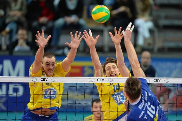 Volleyball, CL Quali, Hypo Tirol Volleyballteam Innsbruck - VfB Friedrichshafen VOLLEYBALL - CEV CL, Tirol vs Friedrichshafen INNSBRUCK,AUSTRIA,16.NOV.16 - VOLLEYBALL - CEV Champions League, Hypo Tirol Volleyballteam vs VfB Friedrichshafen. Image shows Andreas Takvam (Friedrichshafen), Tomas Rousseaus (Friedrichshafen) and Stanislav Masliev (Tirol). GEPAxpictures xAmirxBeganovic