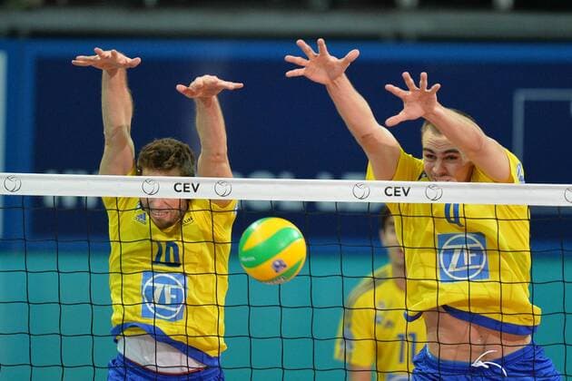 Volleyball, CL Quali, Hypo Tirol Volleyballteam Innsbruck - VfB Friedrichshafen VOLLEYBALL - CEV CL, Tirol vs Friedrichshafen INNSBRUCK,AUSTRIA,16.NOV.16 - VOLLEYBALL - CEV Champions League, Hypo Tirol Volleyballteam vs VfB Friedrichshafen. Image shows Simon Fischer (Friedrichshafen) and Andreas Takvam (Friedrichshafen). GEPAxpictures xAmirxBeganovic