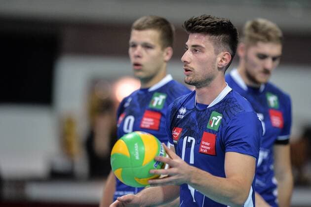 Volleyball, CL Quali, Hypo Tirol Volleyballteam Innsbruck - VfB Friedrichshafen VOLLEYBALL - CEV CL, Tirol vs Friedrichshafen INNSBRUCK,AUSTRIA,16.NOV.16 - VOLLEYBALL - CEV Champions League, Hypo Tirol Volleyballteam vs VfB Friedrichshafen. Image shows Murat Yenipazar (Tirol). GEPAxpictures xAmirxBeganovic
