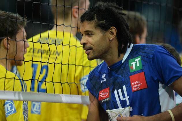 Volleyball, CL Quali, Hypo Tirol Volleyballteam Innsbruck - VfB Friedrichshafen VOLLEYBALL - CEV CL, Tirol vs Friedrichshafen INNSBRUCK,AUSTRIA,16.NOV.16 - VOLLEYBALL - CEV Champions League, Hypo Tirol Volleyballteam vs VfB Friedrichshafen. Image shows Douglas Duarte Souza Da Silva (Tirol). GEPAxpictures xAmirxBeganovic