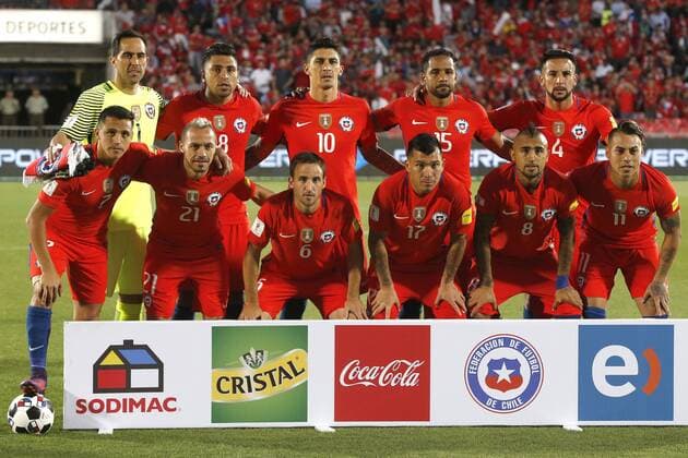 Chile s team pose for photographers prior to the Russia World Cup 2018 qualifying football match against Chile at the National stadium in Santiago, Chile. 15 11 2016 Andres Pina Photosport Chile vs Uruguay, clasificatorias al mundial de Rusia 2018 