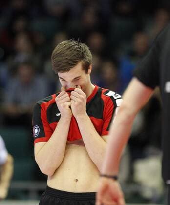 Volleyball Hessen - 1. Bundesliga Männer 16.11.2016 United Volleys Rheinmain (blau) - VCO Berlin (schwarz) v.l. Julian Zenger (VCO Berlin) United Volleys Rheinmain - VCO Berlin
