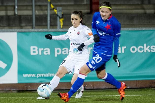161116 Rosengards Iva Landeka och Slavia Prag Diana Bartovicova under fotbollsmatchen i Champions League mellan Rosengard och Slavia Prag den 16 november 2016 i Malmö.  Copyright: LUDVIGxTHUNMAN BB161116LT052