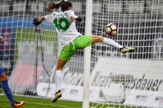 Tessa Wullaert (VFL Wolfsburg) (10) gibt artistisch VOrlage zum 2:0, Uefa Women Champions League - VFL Wolfsburg - Eskilstuna United, xmkx