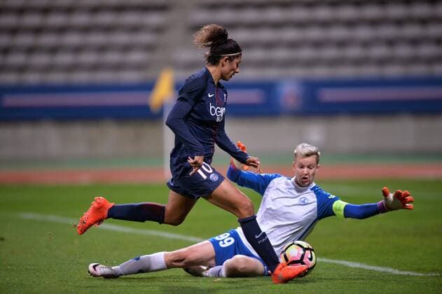 Fußball, Damen CL, Paris St. Germain - BIIK Shymkent Cristiane (psg) - Oksana Zheleznyak (biik) FOOTBALL : Paris SG vs WFC Biik Kazygurt - - Champions League Damen Frauenfussball - 17 11 2016 AnthonyBIBARD FEP Panoramic 