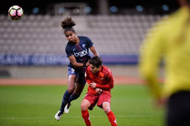 Fußball, Damen CL, Paris St. Germain - BIIK Shymkent Laura Georges (psg) - Guinara Gabelia (biik) FOOTBALL : Paris SG vs WFC Biik Kazygurt - - Champions League Damen Frauenfussball - 17 11 2016 AnthonyBIBARD FEP Panoramic 