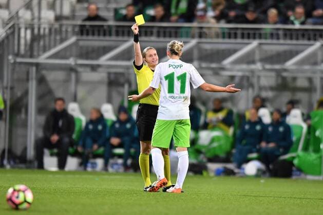 Gelbe Karte für Alexandra Popp (VFL Wolfsburg) (11), Uefa Women Champions League - VFL Wolfsburg - Eskilstuna United, xmkx