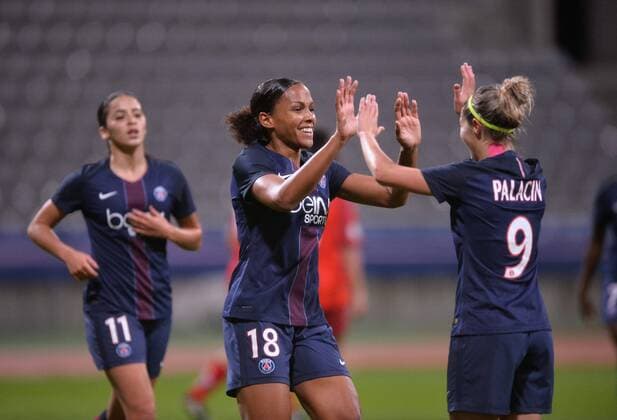 Marie Laure Delie (psg) - Sarah Palacin (psg) FOOTBALL : Paris SG vs WFC Biik Kazygurt - - Champions League Damen Frauenfussball - 17 11 2016 AnthonyBIBARD FEP Panoramic 