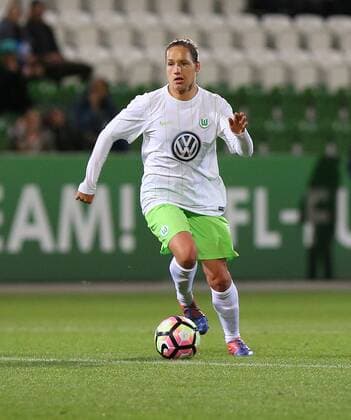 Wolfsburg vs Eskilstuna, CL Frauen Wolfsburg, Deutschland 17.11.2016, FUßBALL - VfL Wolfsburg vs Eskilstuna United DFF, 1 8 Finale, UEFA Frauen Champions League, Saison 2016-17. Bild zeigt: Babette Peter (VfL Wolfsburg) Wolfsburg