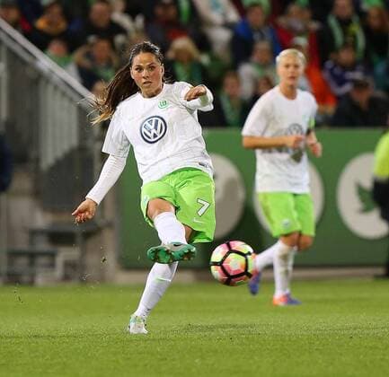 Wolfsburg vs Eskilstuna, CL Frauen Wolfsburg, Deutschland 17.11.2016, FUßBALL - VfL Wolfsburg vs Eskilstuna United DFF, 1 8 Finale, UEFA Frauen Champions League, Saison 2016-17. Bild zeigt: Sara Björk Gunnarsdottir (VfL Wolfsburg) Wolfsburg