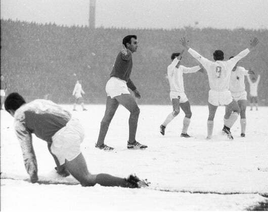 Borussia Moenchengladbach - FC Schalke 04 11:0 07.01.1967 Traurige Schalker, re. Torjubel Borussia HM