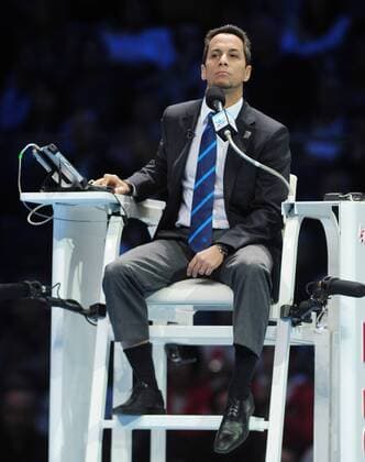 Tennis - 2016 ATP Tennis Herren World Tour Finals at The O2 - Day Six Group John McEnroe Singles: Andy Murray (Great Britain) v Stan Wawrinka (Switzerland) Tennis Umpire Damien Steiner of Argentina COLORSPORT ANDREW COWIE 