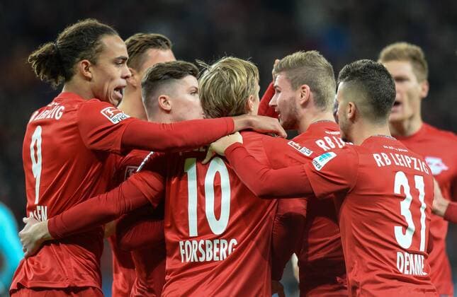 18.11.2016, xmhx, Fussball 1.Bundesliga, Bayer 04 Leverkusen - RB Leipzig, emspor, v.l. Eigentor durch Julian Baumgartlinger (Bayer 04 Leverkusen), Jubel bei Yussuf Poulsen (RB Leipzig), Emil Forsberg (RB Leipzig), Timo Werner (RB Leipzig), Diego Demme (RB Leipzig) Leverkusen