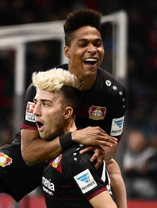 BayArena Leverkusen 18.11.2016, 1. Fussball Bundesliga Saison 2016 17 11.Spieltag, Bayer 04 Leverkusen vs. RB Leipzig ---- Wendell (Leverkusen) jubelt mit Torschütze Kevin Kampl (LEV)