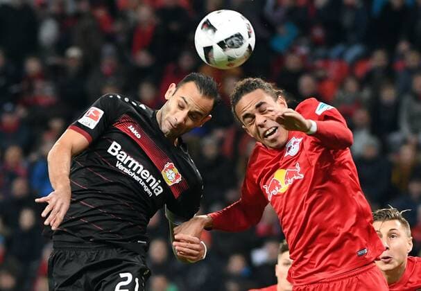 Themen der Woche - SPORT Bilder des Tages - SPORT 18.11.2016, xjhx, Fussball 1.Bundesliga, Bayer 04 Leverkusen - RB Leipzig, emspor, v.l. Oemer Toprak (Bayer Leverkusen), Yussuf Poulsen (RB Leipzig) Leverkusen
