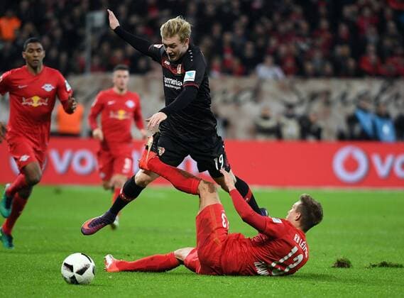 18.11.2016, xjhx, Fussball 1.Bundesliga, Bayer 04 Leverkusen - RB Leipzig, emspor, v.l. Julian Brandt (Bayer Leverkusen), Stefan Ilsanker (RB Leipzig) Leverkusen