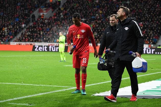 18.11.2016, xjhx, Fussball 1.Bundesliga, Bayer 04 Leverkusen - RB Leipzig, emspor, v.l. Marvin Compper (RB Leipzig) verletzt, Verletzung, Leverkusen