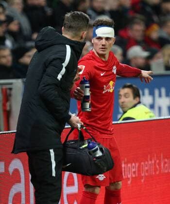 1.Fussball-Bundesliga : Bayer 04 Leverkusen--RB Leipzig 11.Sptg. Marcel Sabitzer (RBL) hat sich verletzt, spielt mit Kopfverband weiter. 1.Fussball-Bundesliga : Bayer 04 Leverkusen--RB Leipzig 11.Sptg.