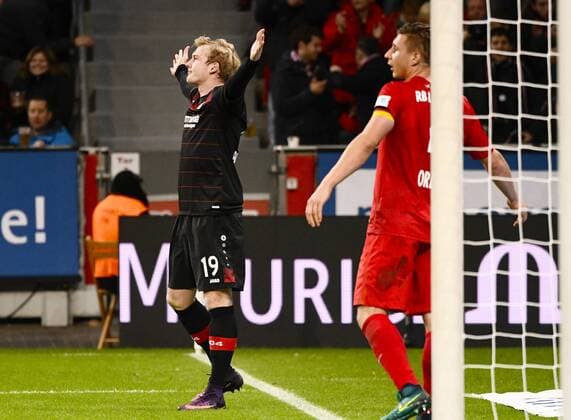 BayArena Leverkusen 18.11.2016, 1. Fussball Bundesliga Saison 2016 17 11.Spieltag, Bayer 04 Leverkusen vs. RB Leipzig ---- Julian Brandt (LEV) fiert sein Tor