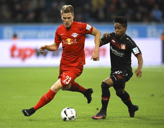 Foto : Wendell ( Leverkusen ) gegen Marcel Halstenberg Fussball 1. Bundesliga , am Fr. 18.11.2016 Bayer 04 Leverkusen - Leipzig