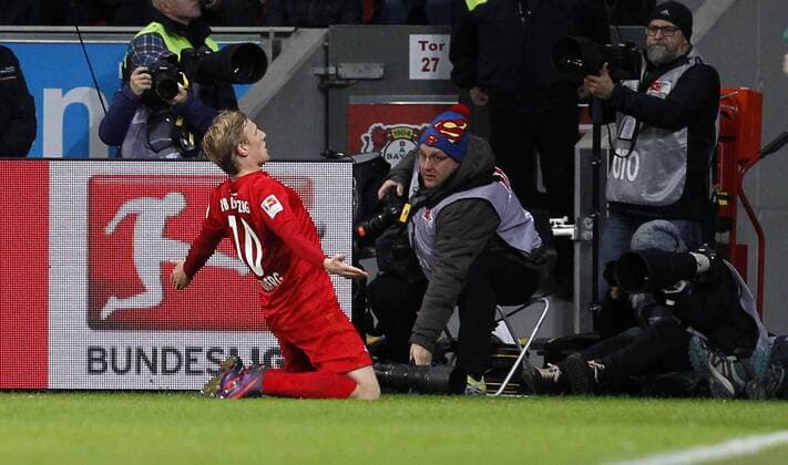 Leverkusen, Bayarena, 18.11.16: Emil Forsberg (RB Leipzig) Torschütze zum 2:2 Tor jubelt im Spiel der 1. Bundesliga zwischen Bayer 04 Leverkusen vs. RB Leipzig in der Saison 2016 2017.