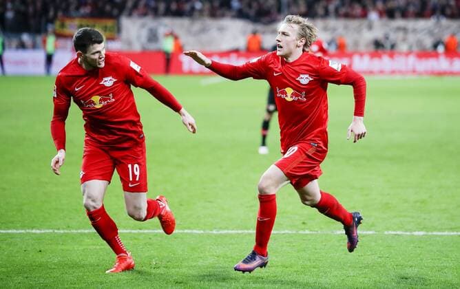 Emil FORSBERG, RB Leipzig 10 Torjubel, Jubel nach dem Tor zum 2-2, Oliver BURKE, RB Leipzig 19 BAYER 04 LEVERKUSEN - RB LEIPZIG Fussball 1. Bundesliga , Leverkusen, am 18.11.2016, 11.Spieltag, Saison 2016 2017, 1.Liga, 1.Bundesliga,