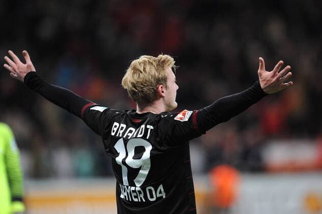 Torschuetze Julian Brandt ( Bayer 04 Leverkusen ) jubelt ueber seinen Treffer zum 2 : 1. 18.11.2016 --- Fussball --- 1. Bundesliga --- Bayer 04 Leverkusen vs RB Leipzig Foto : Thienel Eibner Leverkusen Copyright: xThienel Eibner-Pressefotox EP_TTL