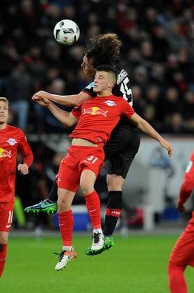 Julian Baumgartlinger ( rechts Bayer 04 Leverkusen ) im Zweikampf mit Diego Demme ( links RB Leipzig ) 18.11.2016 --- Fussball --- 1. Bundesliga --- Bayer 04 Leverkusen vs RB Leipzig Foto : Thienel Eibner Leverkusen Copyright: xThienel Eibner-Pressefotox EP_TTL