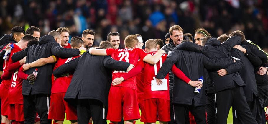 Leverkusen, 18.11.2016, BayArena Ralph Hasenhüttl (Leipzig) im Mannschaftskreis Bayer Leverkusen - RB Leipzig mm