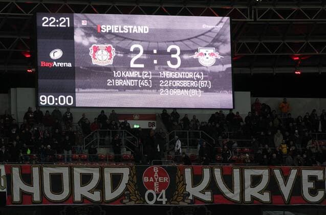 Leverkusen - RB Leipzig Fußball Bundesliga Leverkusen, 18.11.2016, BayArena, Fußball, 1.BL, GER, 11.Spieltag , Bayer 04 Leverkusen vs. RB Leipzig 2:3 (2:1) , Im Bild: Anzeigetafel mit dem Endresultat. RB Leipzig siegt 3:2 über Bayer 04. ,