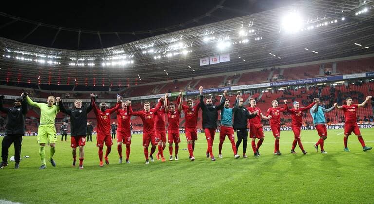 Leverkusen - RB Leipzig Fußball Bundesliga Leverkusen, 18.11.2016, BayArena, Fußball, 1.BL, GER, 11.Spieltag , Bayer 04 Leverkusen vs. RB Leipzig 2:3 (2:1) , Im Bild: Mannschaft von RB Leipzig, Schlussjubel. ,