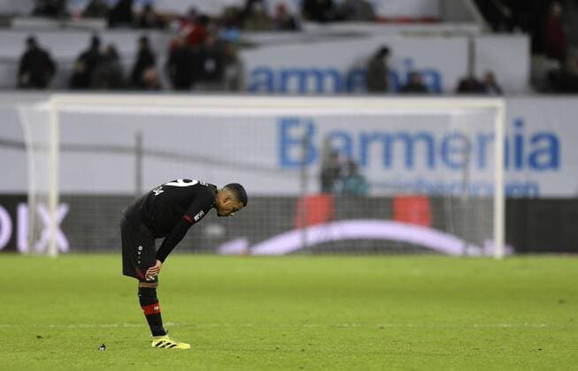 Foto : Enttäuschung bei Leverkusen nach dem Schlusspfiuff , Benjamin Henrichs Fussball 1. Bundesliga , am Fr. 18.11.2016 Bayer 04 Leverkusen - Leipzig 2 - 3