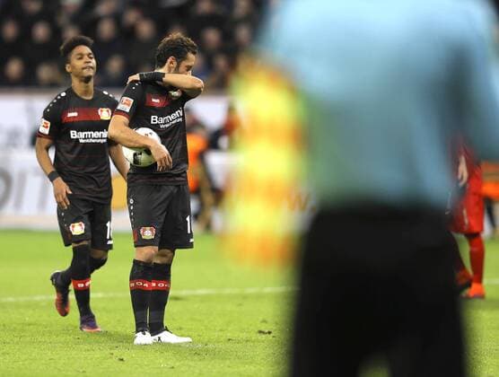 Foto : Hasan Calhanoglu ( Leverkusen ) verschiesst den Elfmeter Fussball 1. Bundesliga , am Fr. 18.11.2016 Bayer 04 Leverkusen - Leipzig 2 - 3