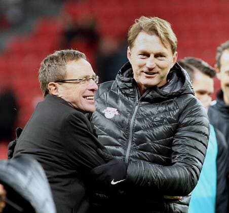 Themen der Woche - SPORT Bilder des Tages - SPORT Bayer 04 Leverkusen - RB Leipzig 18.11.2016 Ralf Rangnick jubelt mitTrainer Ralph Hasenhüttl (RB) HM
