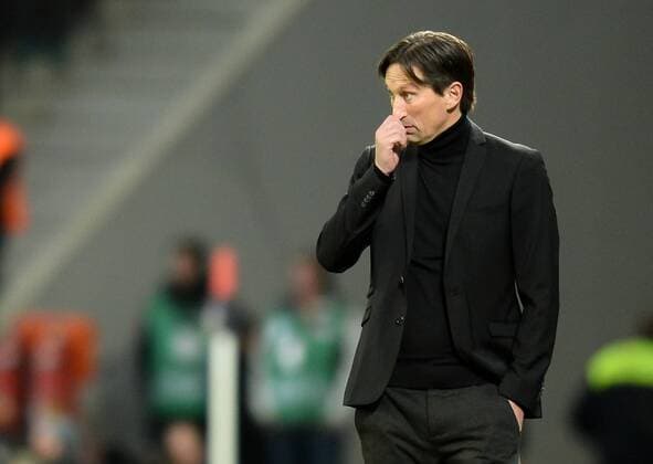 18.11.2016, xmhx, Fussball 1.Bundesliga, Bayer 04 Leverkusen - RB Leipzig, emspor, v.l. Roger Schmidt (Trainer Bayer 04 Leverkusen) enttäuscht Leverkusen