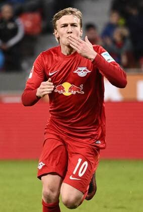 BayArena Leverkusen 18.11.2016, 1. Fussball Bundesliga Saison 2016 17 11.Spieltag, Bayer 04 Leverkusen vs. RB Leipzig ---- Emil Forsberg (Leipzig) jubelt nach seinem Tor und wirft den Leipziger Fans Kusshändchen zu