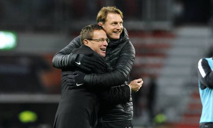 Fussball, Bundesliga, Deutschland, Herren, Saison 2016 2017, 11. Spieltag, BayArena Leverkusen, Bayer Leverkusen (schwarz) - RB Leipzig (rot) 2:3; Schlussjubel Trainer Ralph Hasenhüttl (Leipzig) und Sportdirektor Ralf Rangnick (Leipzig). Jubel, Freude, Aktion.