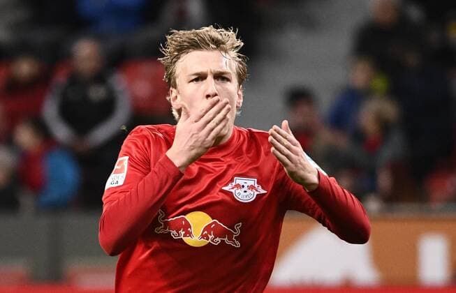 BayArena Leverkusen 18.11.2016, 1. Fussball Bundesliga Saison 2016 17 11.Spieltag, Bayer 04 Leverkusen vs. RB Leipzig ---- Emil Forsberg (Leipzig) jubelt nach seinem Tor und wirft den Leipziger Fans Kusshändchen zu