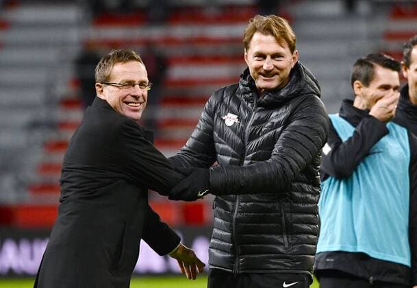 BayArena Leverkusen 18.11.2016, 1. Fussball Bundesliga Saison 2016 17 11.Spieltag, Bayer 04 Leverkusen vs. RB Leipzig ---- Sportdirektor Ralf Rangnick und Trainer Ralph Hasenhüttl (Leipzig) freuen sich