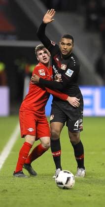 Foto : Jonathan TAH ( Leverkusen ) gegen Timo Werner Fussball 1. Bundesliga , am Fr. 18.11.2016 Bayer 04 Leverkusen - Leipzig 2 - 3