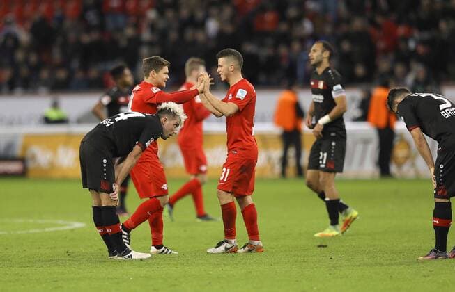 Foto : Enttäuschung nach dem Schlusspfiff , Kevin Kampl ( Leverkusen ) Fussball 1. Bundesliga , am Fr. 18.11.2016 Bayer 04 Leverkusen - Leipzig 2 - 3