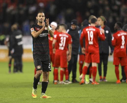 Foto : Leverkusener Enttäuschung nach dem Schlusspfiff , Ömer Toprak Fussball 1. Bundesliga , am Fr. 18.11.2016 Bayer 04 Leverkusen - Leipzig 2 - 3