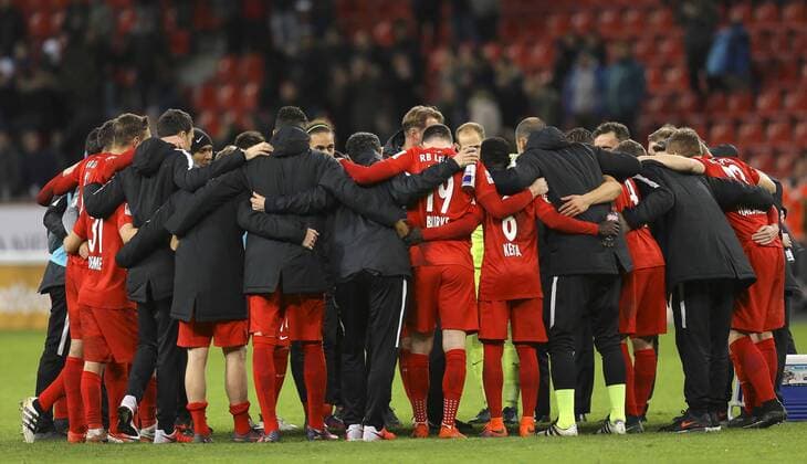 Foto : Leipziger Jubel nach dem Schlusspfiff , Fussball 1. Bundesliga , am Fr. 18.11.2016 Bayer 04 Leverkusen - Leipzig 2 - 3