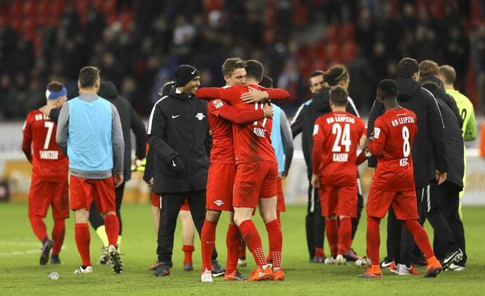 Foto : Leipziger Jubel nach dem Schlusspfiff , Stefan Isanker umarmt Oliver Burke Fussball 1. Bundesliga , am Fr. 18.11.2016 Bayer 04 Leverkusen - Leipzig 2 - 3