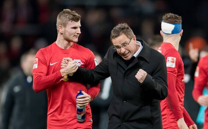 18. November 2016: Leverkusen, BayArena: Fussball 1. Bundesliga: Bayer 04 Leverkusen - RB Leipzig: Leipzigs Sportdirektor Ralf Rangnick (r) jubelt nach dem Schlusspfiff mit Timo Werner.