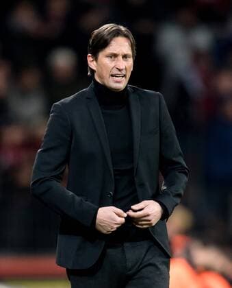 18. November 2016: Leverkusen, BayArena: Fussball 1. Bundesliga: Bayer 04 Leverkusen - RB Leipzig: Leverkusens Trainer Roger Schmidt nachdenklich.