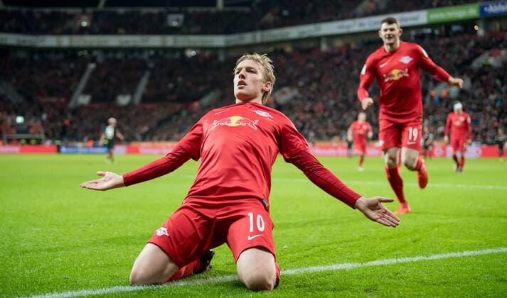 Bilder des Tages - SPORT 18. November 2016: Leverkusen, BayArena: Fussball 1. Bundesliga: Bayer 04 Leverkusen - RB Leipzig: Leipzigs Emil Forsberg jubelt ueber seinen Treffer zum 2:2.