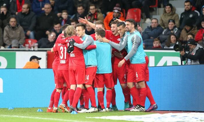 Leverkusen - RB Leipzig Fußball Bundesliga Leverkusen, 18.11.2016, BayArena, Fußball, 1.BL, GER, 11.Spieltag , Bayer 04 Leverkusen vs. RB Leipzig 2:3 (2:1) , Leipziger Torjubel nach dem 2:3 Siegtor durch Willi Orban (3.v.r.). Im Bild, v.l.: Emil Forsberg, Dominik Franke, Dominik Kaiser, Torschütze Willi Orban, Davie Selke und Rani Khedira (alle RB Leipzig). ,