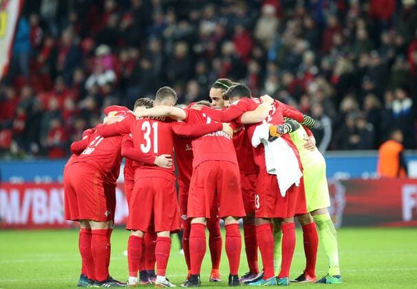 Leverkusen - RB Leipzig Fußball Bundesliga Leverkusen, 18.11.2016, BayArena, Fußball, 1.BL, GER, 11.Spieltag , Bayer 04 Leverkusen vs. RB Leipzig 2:3 (2:1) , Im Bild: RB Leipzig Spielerkreis. ,